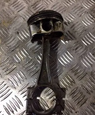 Mazda CX-5 Piston with connecting rod 083146