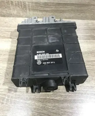 Volkswagen Golf III Engine control unit/module ECU 1h0907311l 0261203318