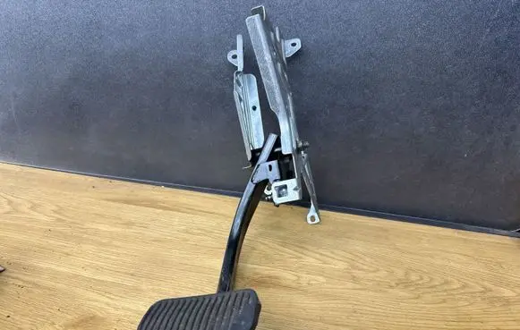 Volvo XC90 Brake pedal 