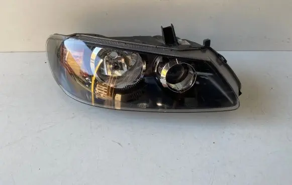 Nissan Almera N16 Headlight/headlamp 10016391