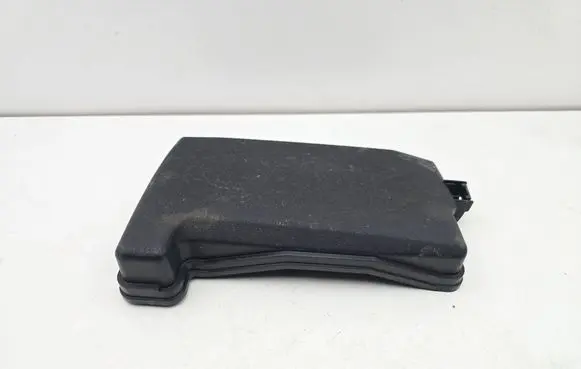 Toyota Auris E180 Fuse box cover 8266202B71