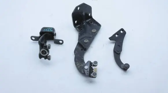 Mercedes-Benz Vito Viano W447 Sliding door upper roller guide/hinge A4477600347 A4477601547 A4477600147