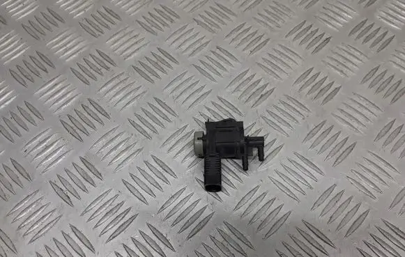 Audi A3 S3 8L Valve vacuum 1J0906283C