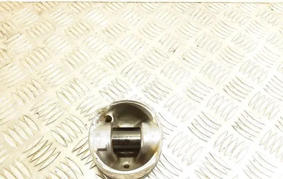 Volvo V40 Piston 82L175 31460046