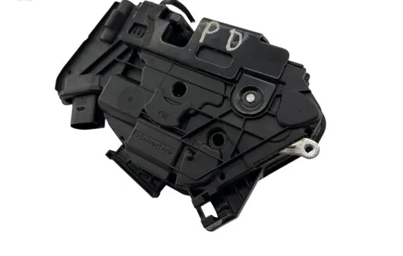Volkswagen PASSAT CC Front door lock 5N1837016A