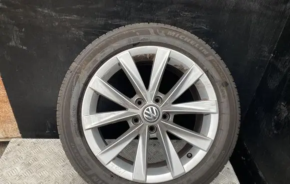 Volkswagen Golf III R17 alloy rim 5G0601025BL