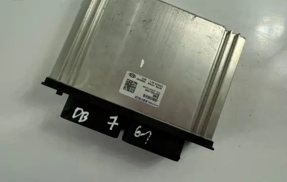 KIA Stonic Engine control unit/module ECU 3910607046