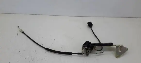 Volkswagen PASSAT B5.5 Tailgate exterior lock 3B9827297A