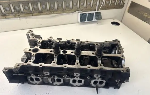 Opel Vivaro Engine head 8200454479D