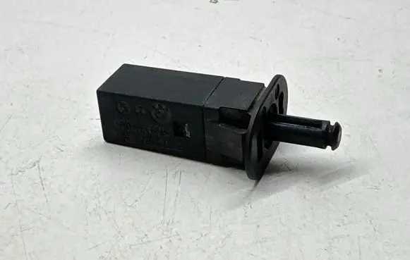 BMW 3 E46 Fuel tank opening switch 82289392