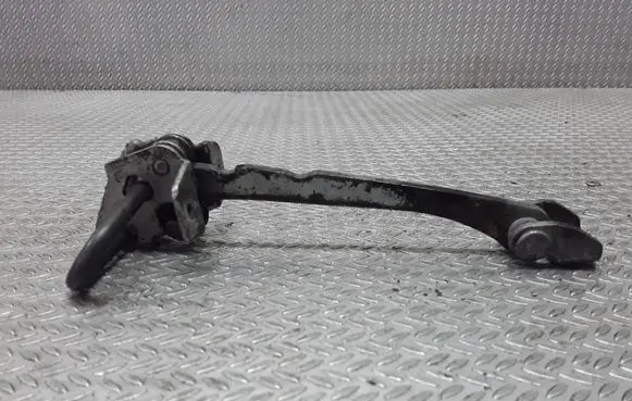 Opel Zafira A Front door check strap stopper