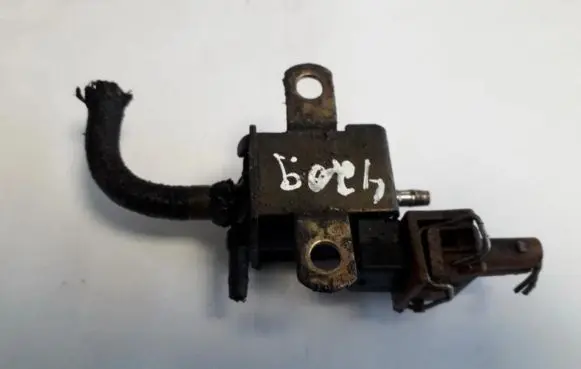 Volkswagen PASSAT B4 Turbo solenoid valve 028906283F