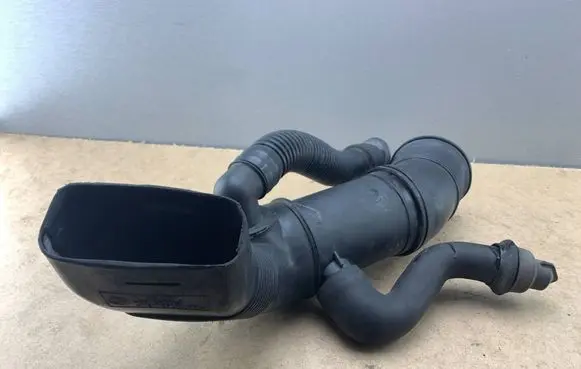 BMW 5 E39 Air intake duct part 7786221 13717786221