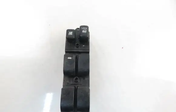 Mitsubishi Lancer VIII Electric window control switch 8608A068