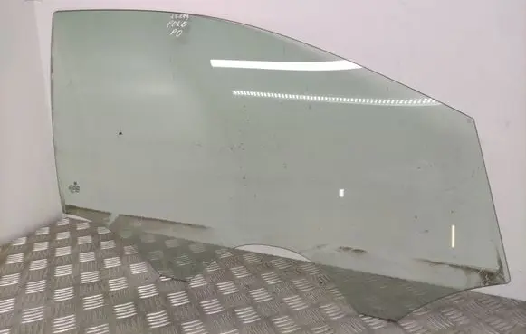 Volkswagen Polo V 6R Front door window glass four-door