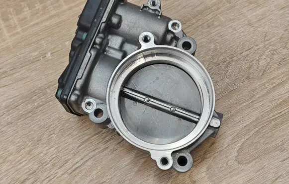 BMW 8 G16 Throttle valve 8667415