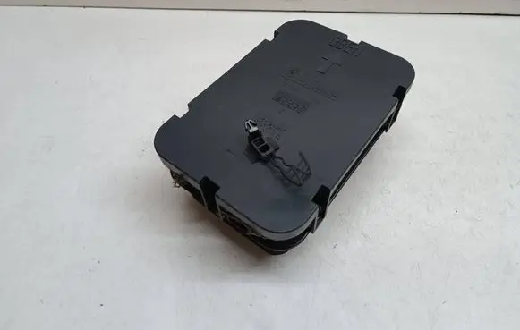 BMW 1 E81 E87 Quarter panel pressure vent 6905748 64226905748
