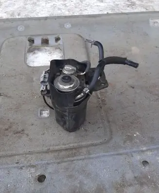 Subaru Outback Fuel filter housing 