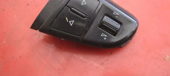 Skoda Octavia Mk2 (1Z) Steering wheel buttons/switches 3T0959537B