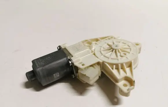 Mercedes-Benz E W212 Front door window regulator motor A2129066802