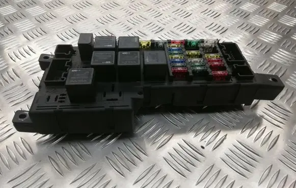 Volvo XC70 Fuse module 30728008