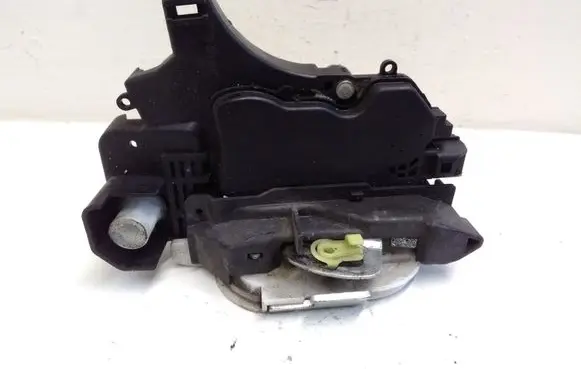 Mitsubishi Colt Front door lock 06Z11A