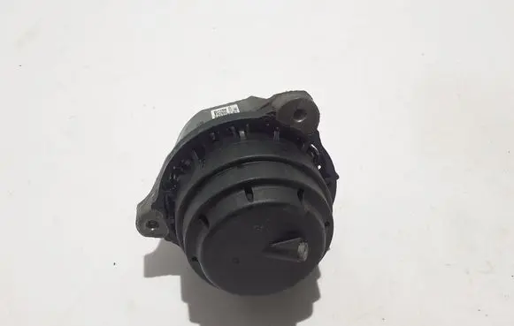 BMW 5 G30 G31 G38 Engine mount bracket 8483785