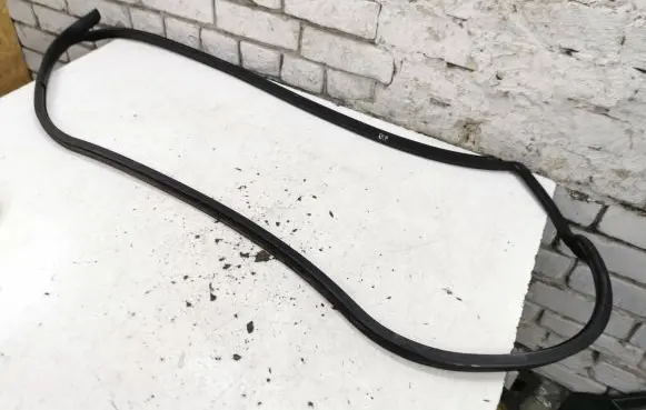 Audi TT Mk1 Front door rubber seal 