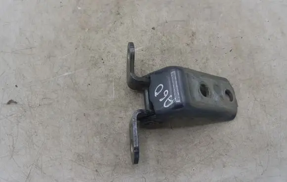 Toyota Auris 150 Front door lower hinge NOCODE