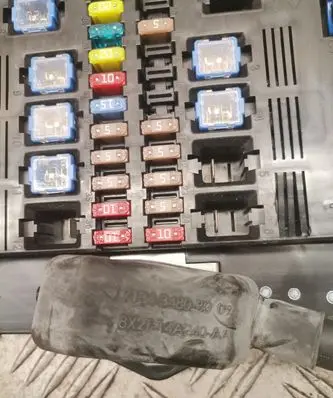 Jaguar XF X250 Fuse module 9x2314c256ab