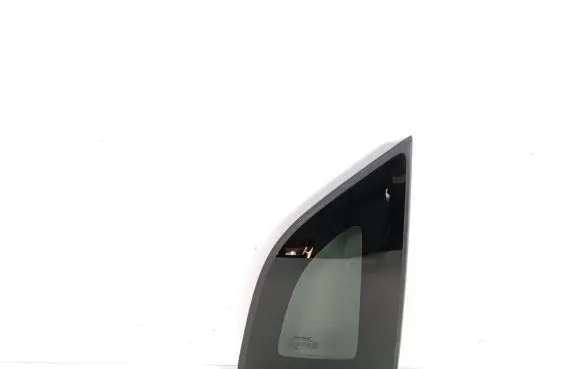 Renault Captur Rear side window 833067929R