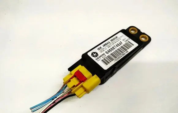 Chrysler Voyager Airbag deployment crash/impact sensor 04686748AF 5WY70120