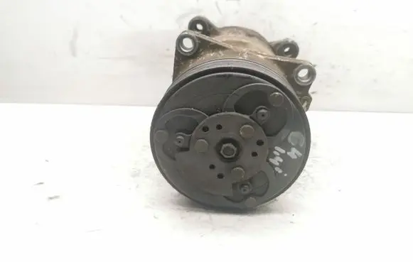Volkswagen Golf IV Air conditioning (A/C) compressor (pump) 1J0820803K