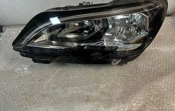 Peugeot 3008 II Headlight/headlamp 90056582
