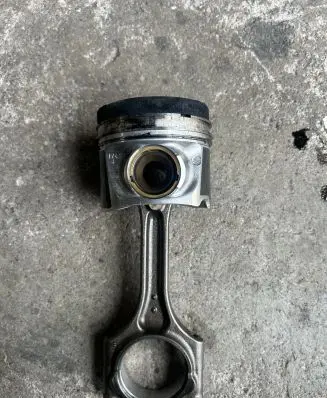 Volvo XC60 Piston with connecting rod