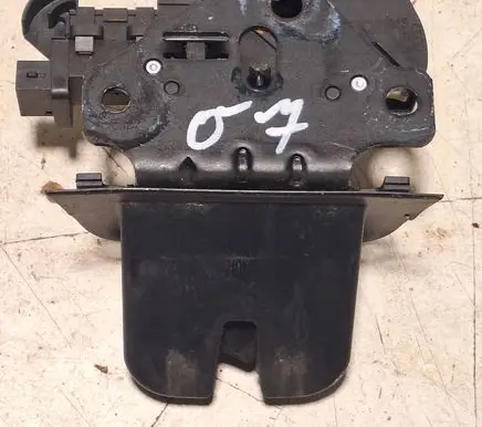 Audi Q7 4L Tailgate/trunk/boot lock/catch/latch 4L0827520