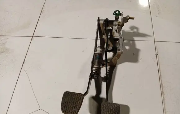 Mercedes-Benz C W204 Brake pedal 