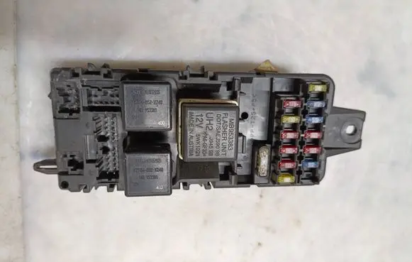 Mitsubishi Carisma Fuse module MB953355 0H230344860
