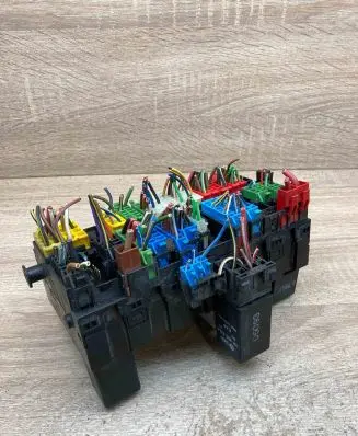 Volkswagen Transporter - Caravelle T4 Fuse module 357937039