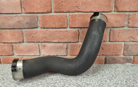 BMW 5 F10 F11 Intercooler hose/pipe 8571897