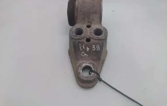 Volkswagen PASSAT B5 Rear axle beam mounts housing 