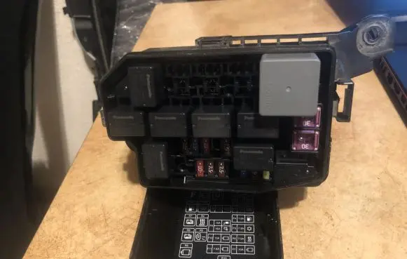 Mitsubishi Outlander Fuse module 3746NA