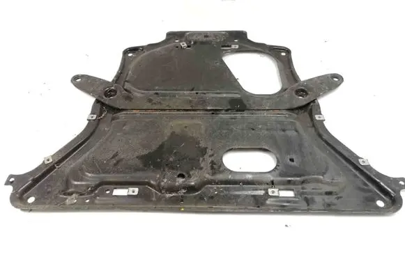 BMW 4 F36 Gran coupe Engine splash shield/under tray 6860952