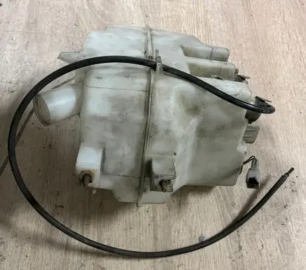 Infiniti FX Windshield washer fluid reservoir/tank 2224643A