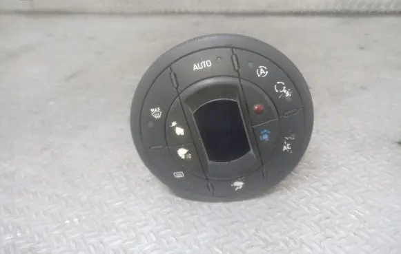 Renault Espace - Grand espace IV Climate control unit 8200028447A