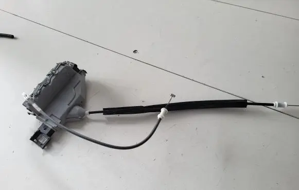 Opel Crossland X Rear door lock 4028A1057K8