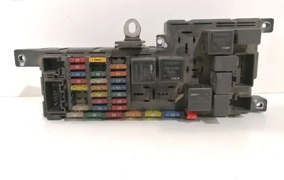 Volvo V70 Fuse module 8678449 518829015