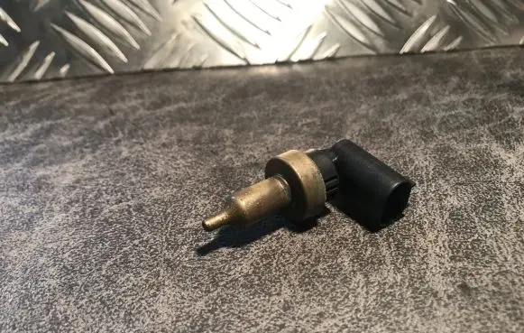 Mercedes-Benz CLK A209 C209 Oil temperature sensor A0041539728