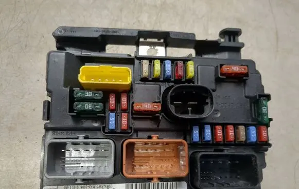 Citroen C3 Fuse module 9664997780