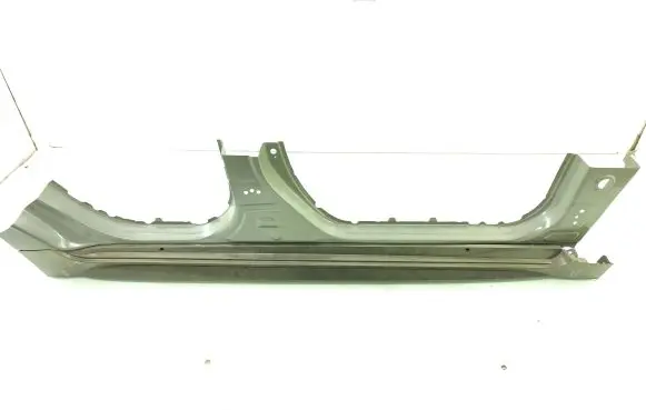 Front sill (body part)